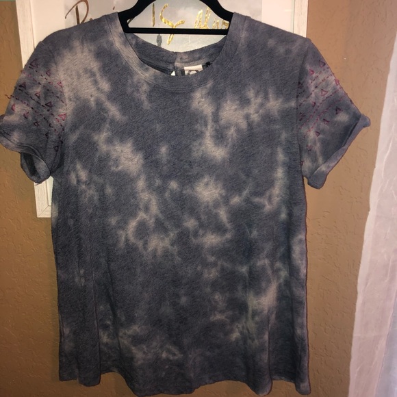 Anthropologie Tops - {Akemi + Kin} keyhole back t